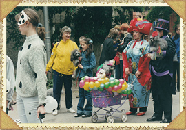 Карнавальное шествие с собаками в День города