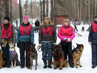 Участники соревнований с собаками