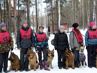 Участники соревнований с собаками