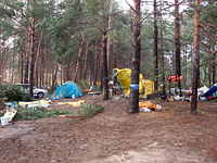 Разрушенный лагерь после урагана